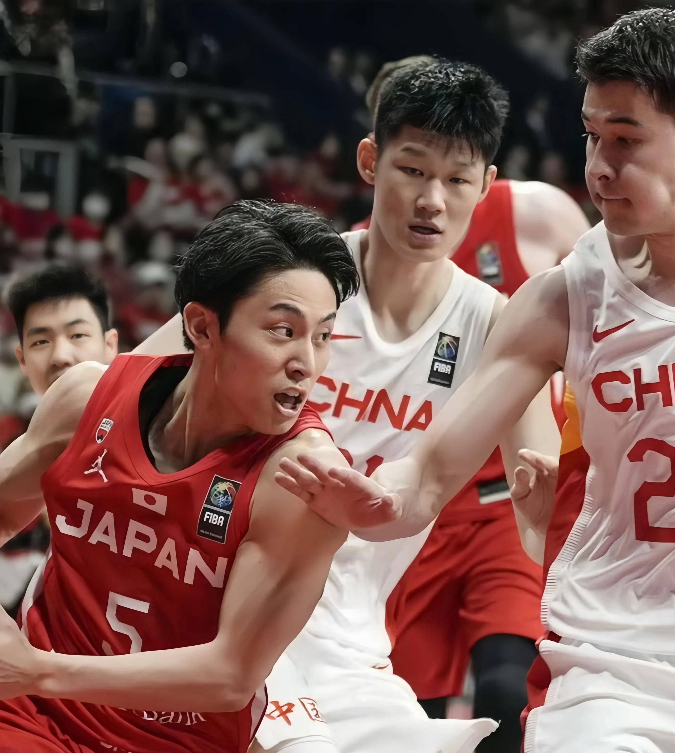 塞维利亚迎亚冠关键赛，清晨更衣室发声，更衣室稳定，身体对抗强度拉满的简单介绍